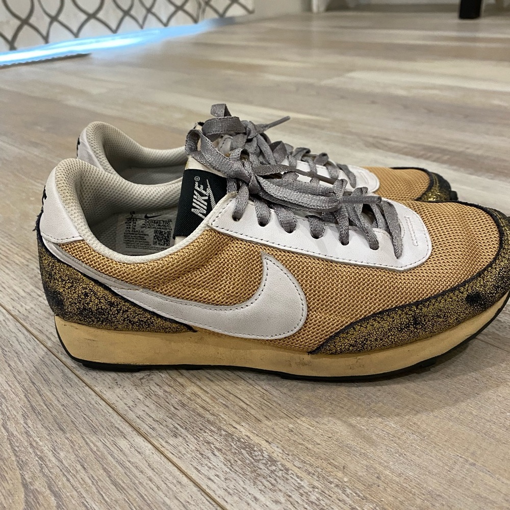 Nike daybreaks in gold. Size 7.